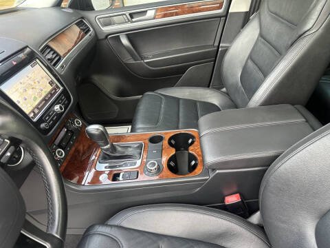 2014 Volkswagen Touareg V6 Lux