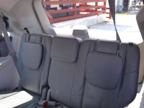 2011 Volkswagen Routan SE