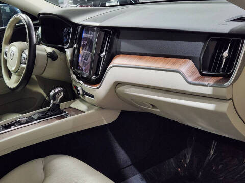 2021 Volvo XC60 T5 Momentum