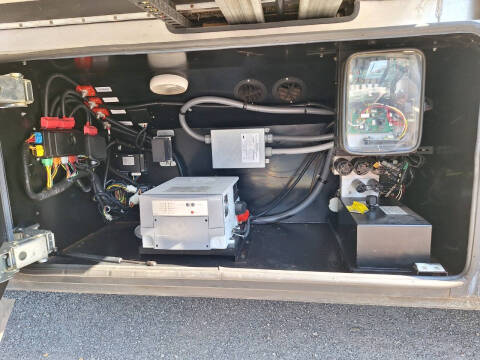 2008 Dynamax Dynaquest XL DQ 360XL