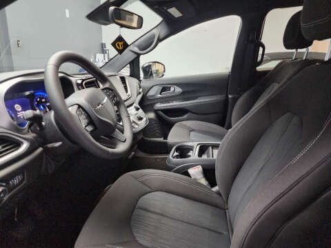 2024 Chrysler Pacifica Touring