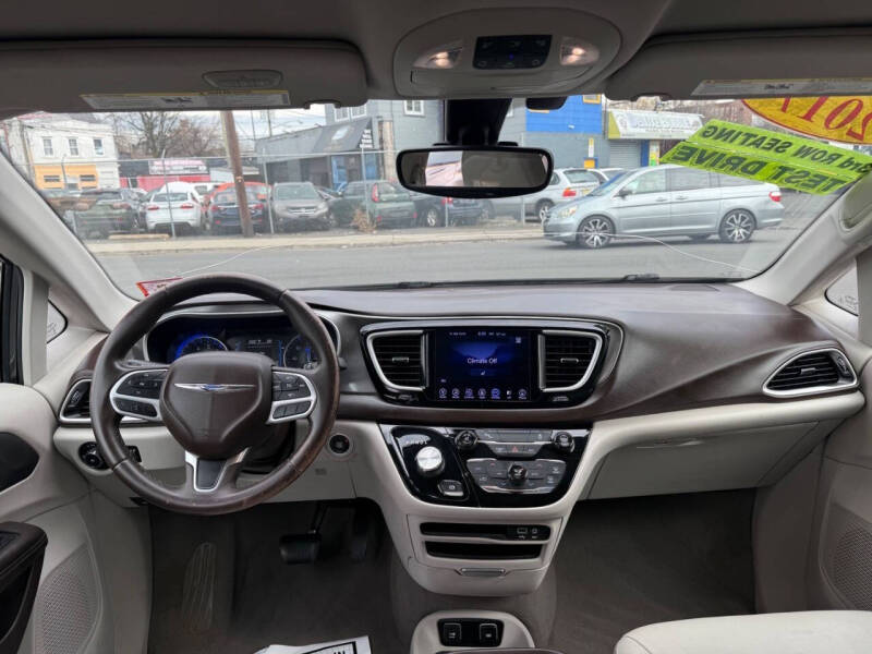 2017 Chrysler Pacifica Touring Plus