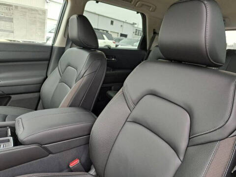 2024 Nissan Pathfinder SL