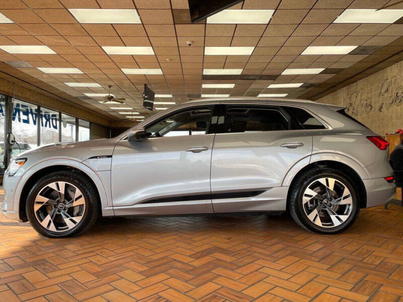 2022 Audi e-tron quattro Premium Plus