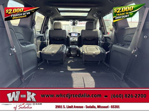 2027 Chrysler Pacifica Select