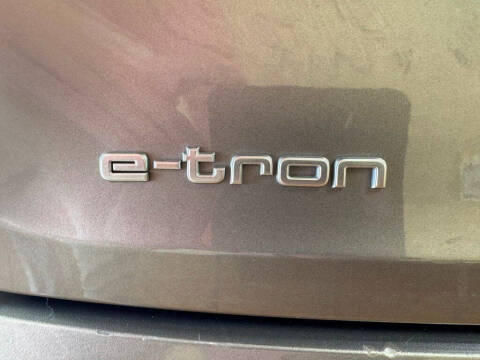 2021 Audi e-tron quattro Premium