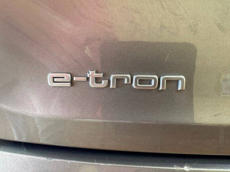 2021 Audi e-tron quattro Premium