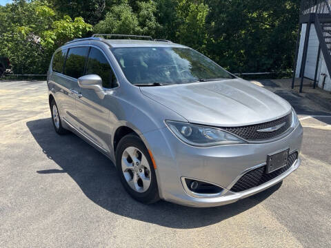 2017 Chrysler Pacifica Touring-L Plus
