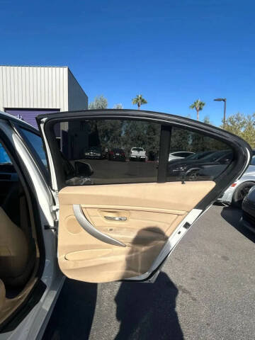 2012 BMW 3 Series 328i