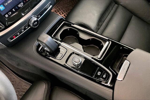 2024 Volvo S60 Recharge T8 Ultimate Dark Theme