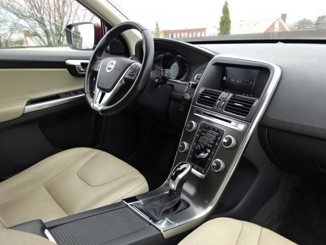 2016 Volvo XC60 T6 Drive-E R-Design Platinum