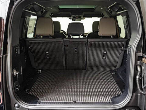 2026 Land Rover Defender 110 P300 S