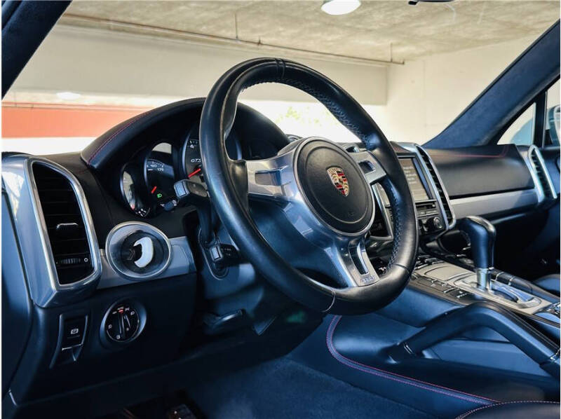 2013 Porsche Cayenne GTS