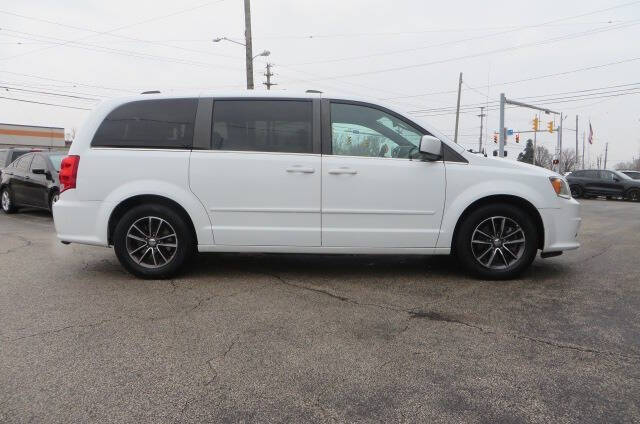 2017 Dodge Grand Caravan SXT photo 6