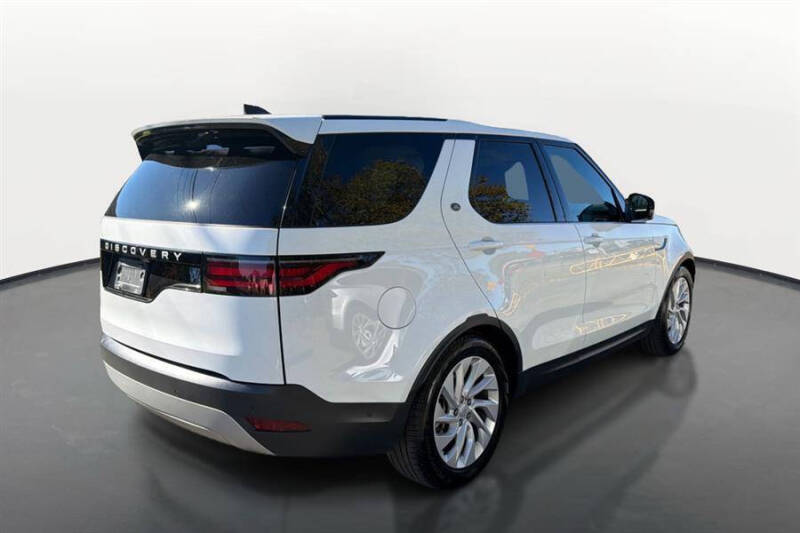 2024 Land Rover Discovery P300 S