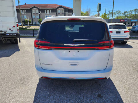 2022 Chrysler Pacifica Touring L