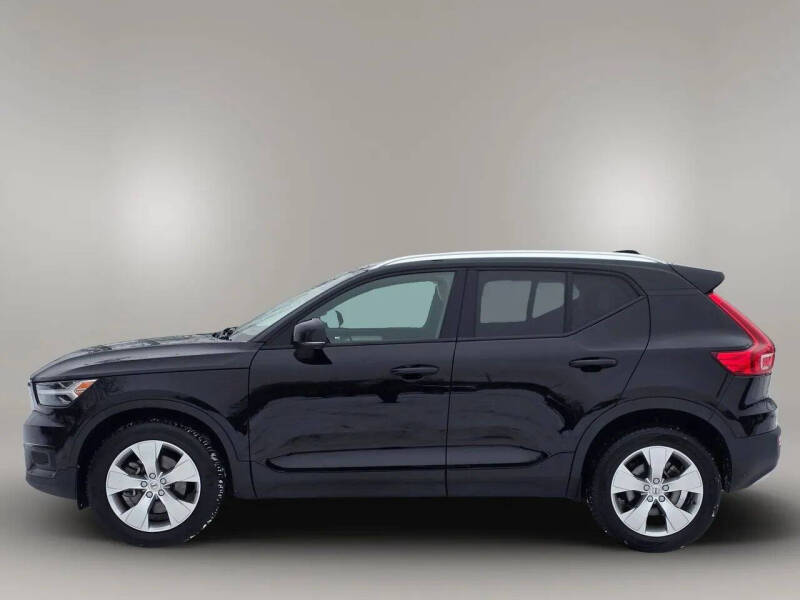 2021 Volvo XC40 T5 Momentum