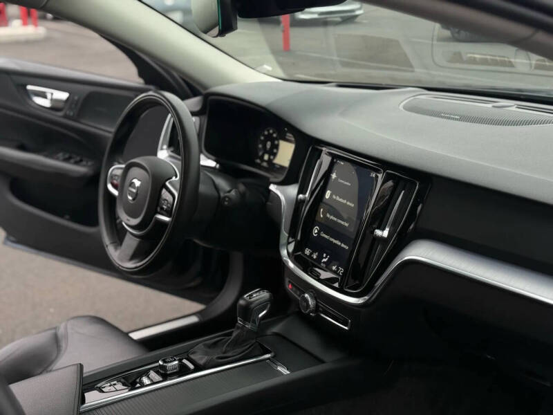 2020 Volvo V60 Cross Country T5