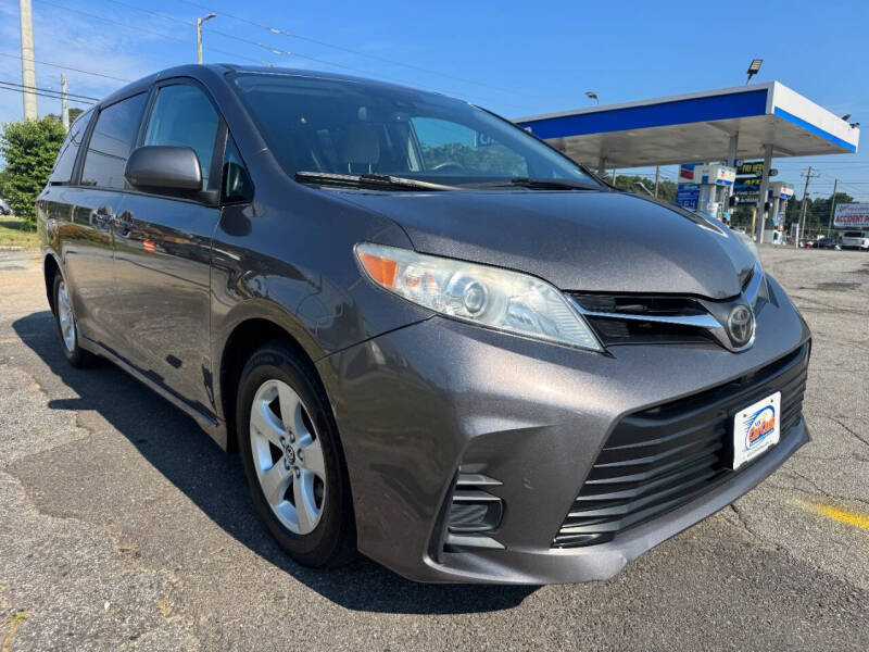 2018 Toyota Sienna LE 8-Passenger