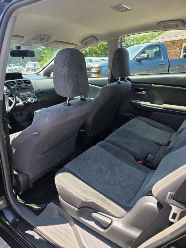 2014 Toyota Prius v Five