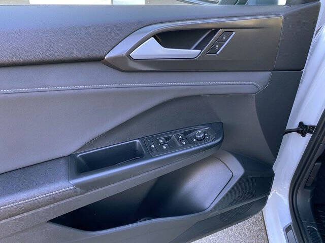 2025 Volkswagen Taos SE Black 4Motion