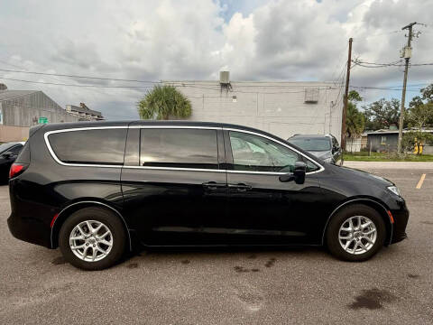 2023 Chrysler Pacifica Touring L