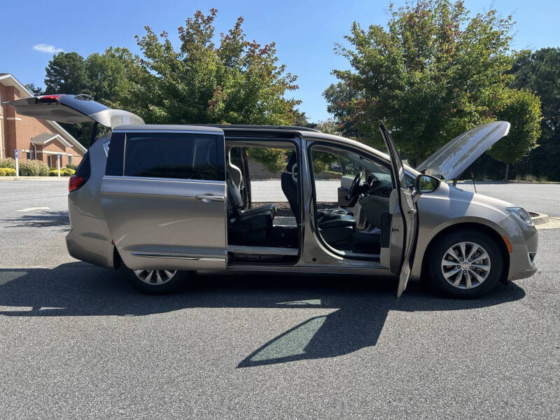 2017 Chrysler Pacifica Touring-L