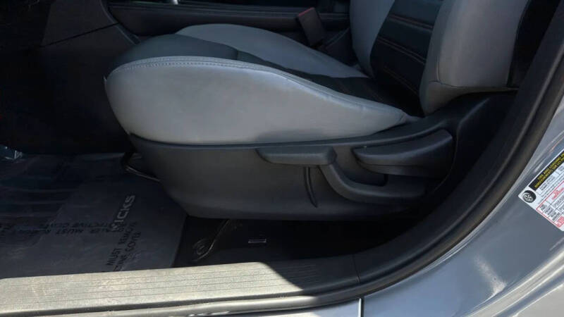 2022 Nissan Kicks SR