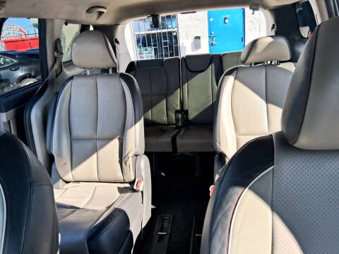 2017 Kia Sedona LX