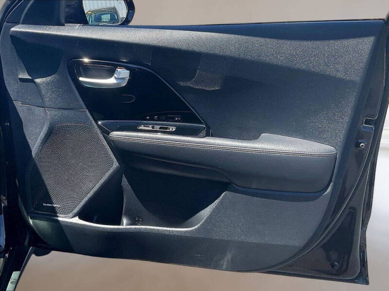2018 Kia Niro Touring - Photo 28