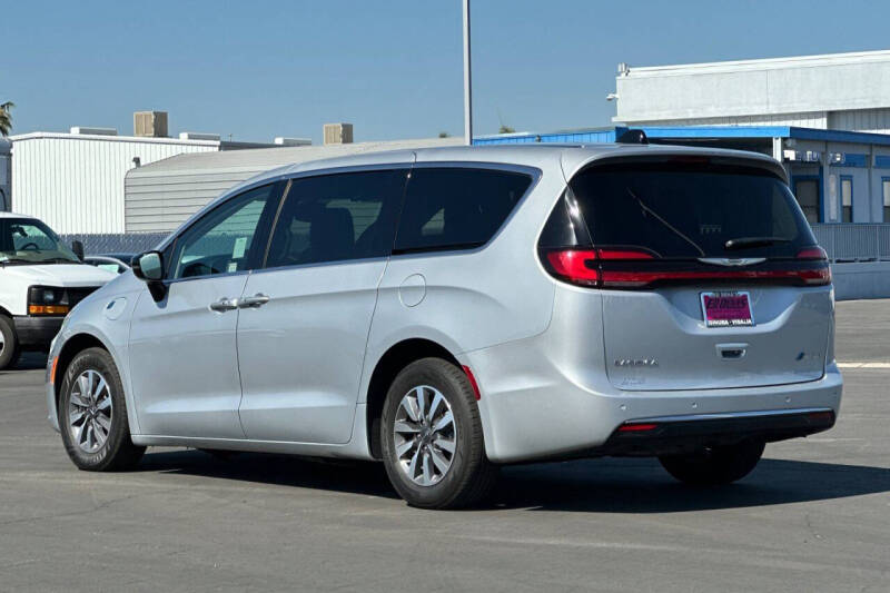2024 Chrysler Pacifica Plug-In Hybrid Select