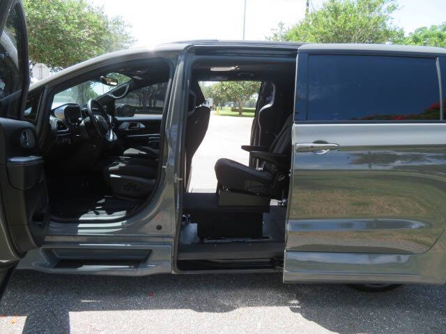 2021 Chrysler Pacifica Touring