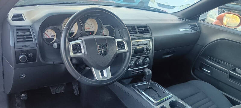 2011 Dodge Challenger SE