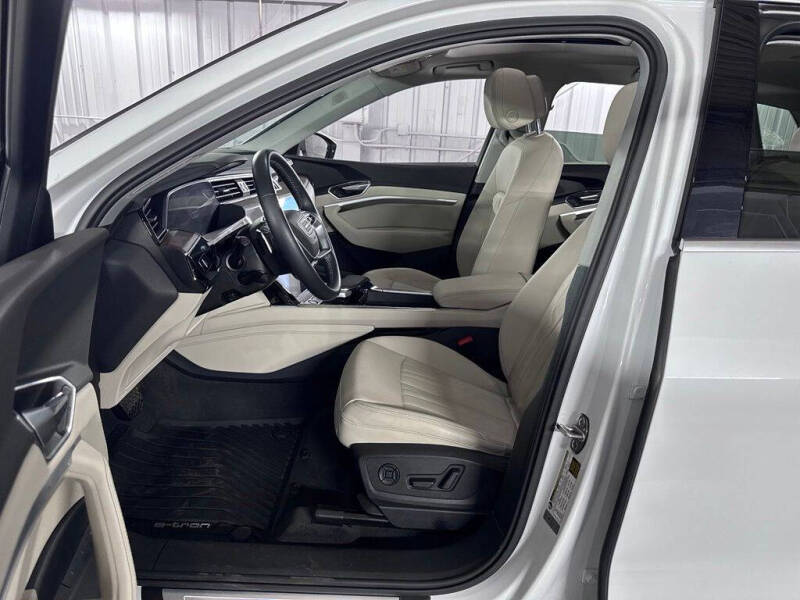 2019 Audi e-tron quattro Premium Plus