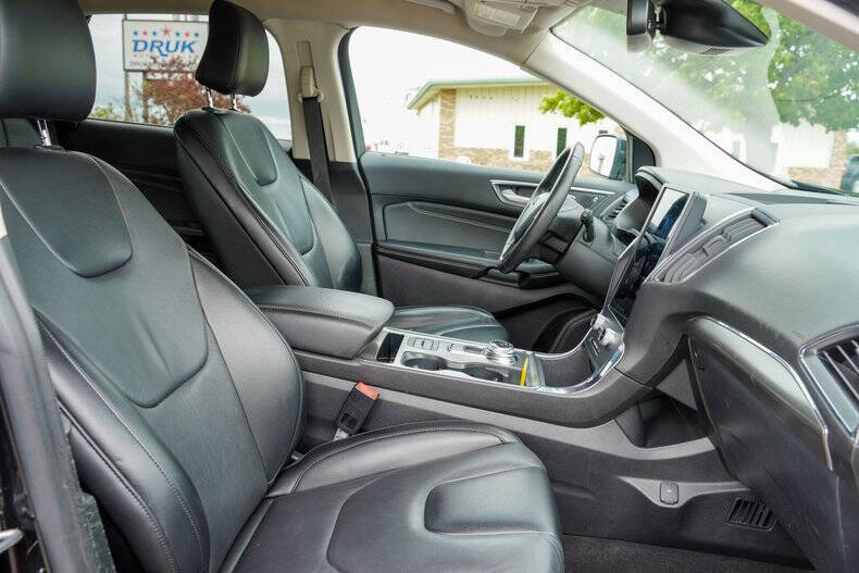 2022 Ford Edge Titanium