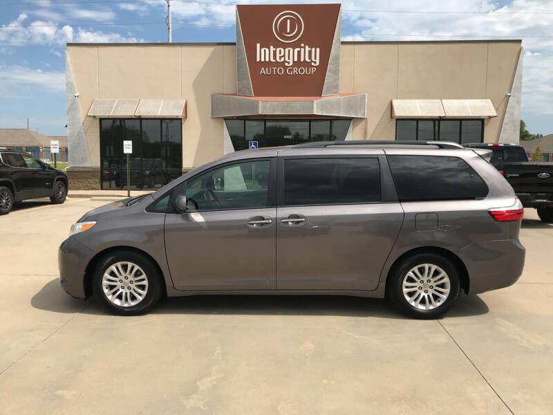 2015 Toyota Sienna for sale at Integrity Auto Group in Wichita KS