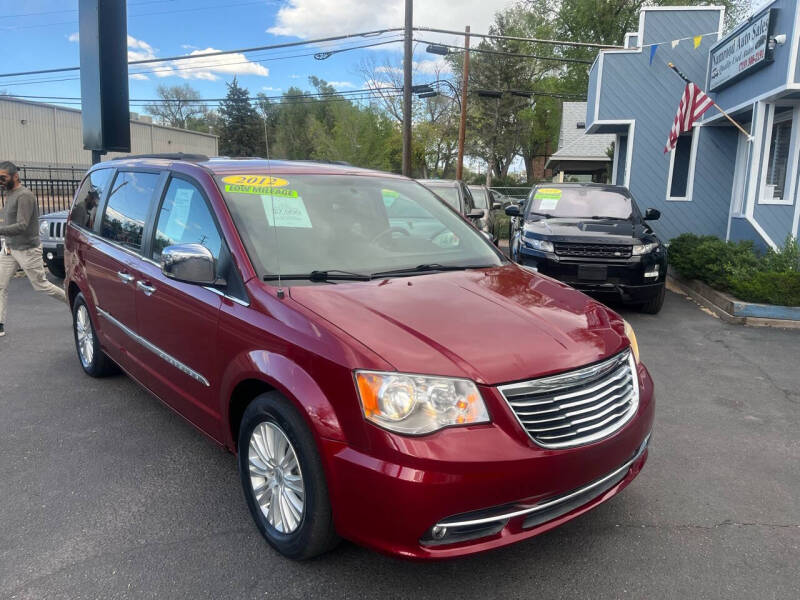 2012 Chrysler Town and Country Touring-L