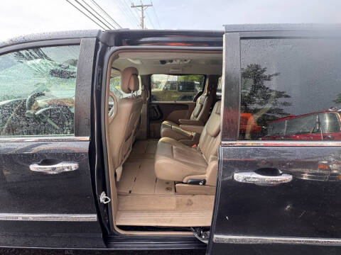 2014 Chrysler Town and Country Touring-L