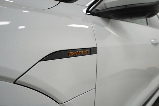 2023 Audi e-tron quattro Premium Plus