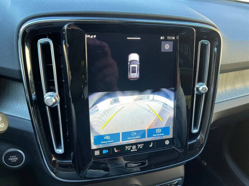 2024 Volvo XC40 B5 Core Dark Theme