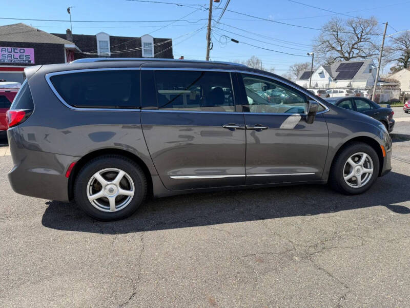 2017 Chrysler Pacifica Touring-L Plus