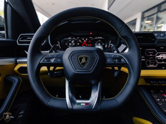 2025 Lamborghini Urus SE