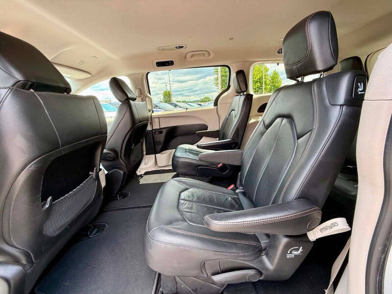 2020 Chrysler Pacifica Touring L