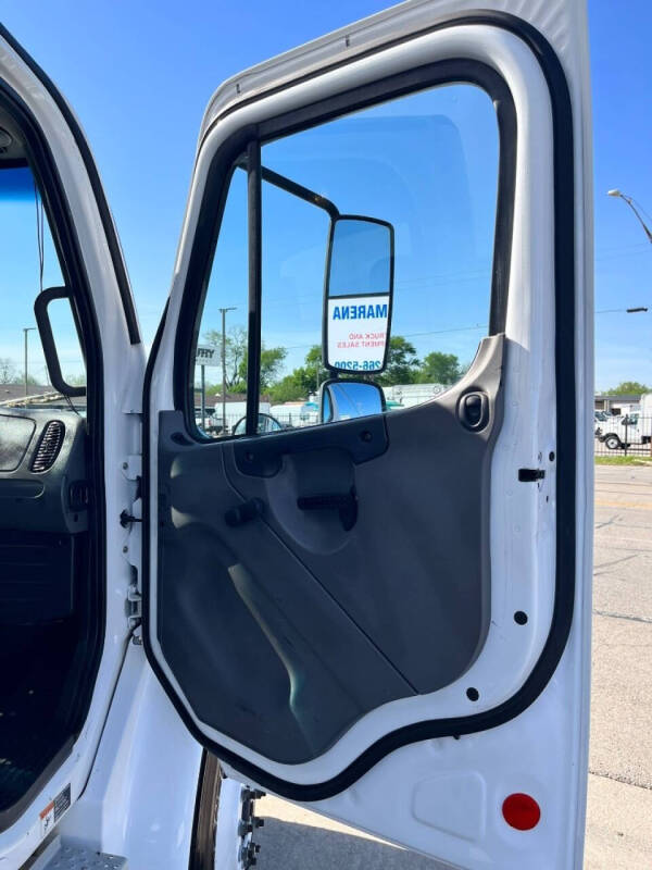 2013 Freightliner M2 106