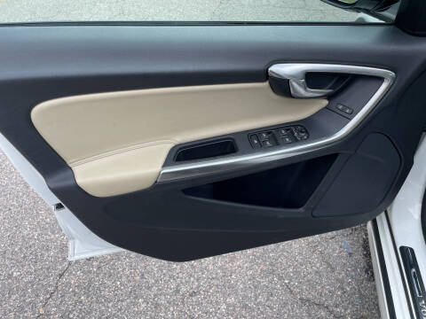 2017 Volvo V60 Cross Country T5 Premier