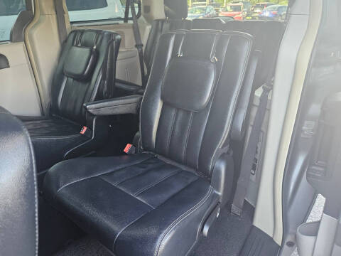 2016 Chrysler Town and Country Touring