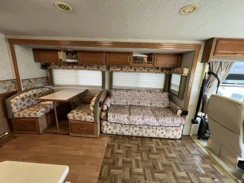 2000 Winnebago Adventurer