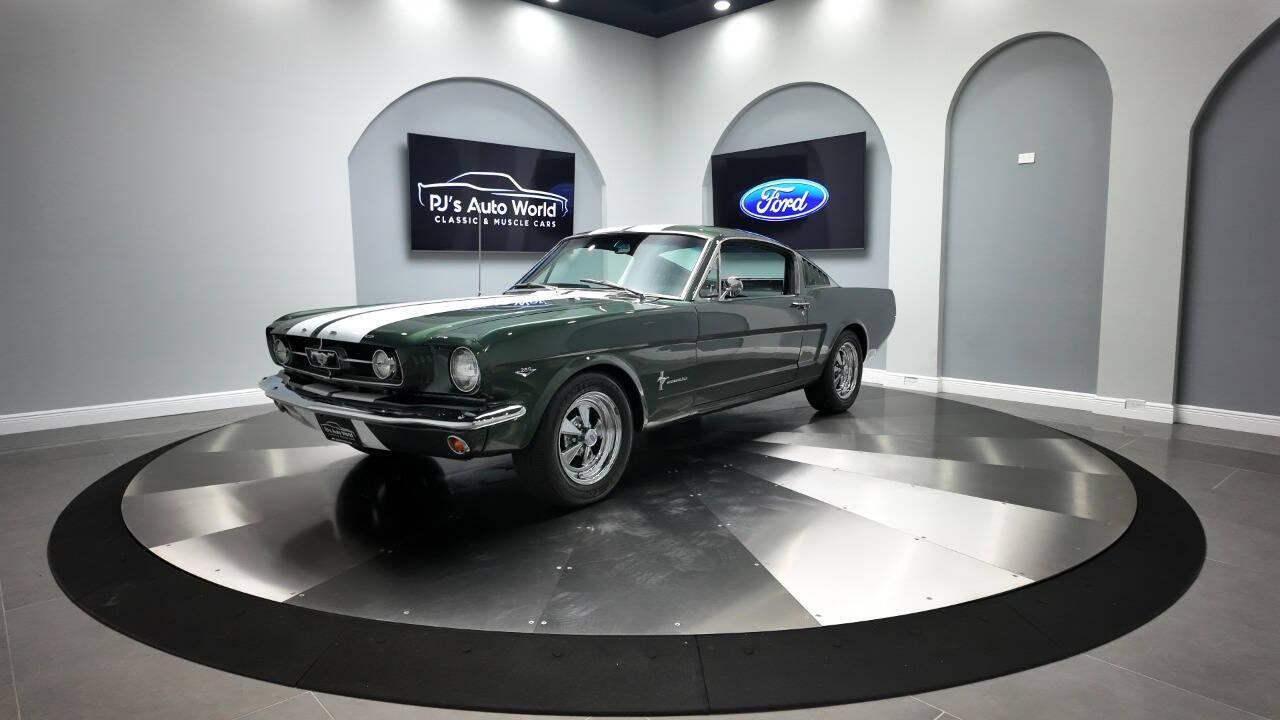 1965 Ford Mustang 2