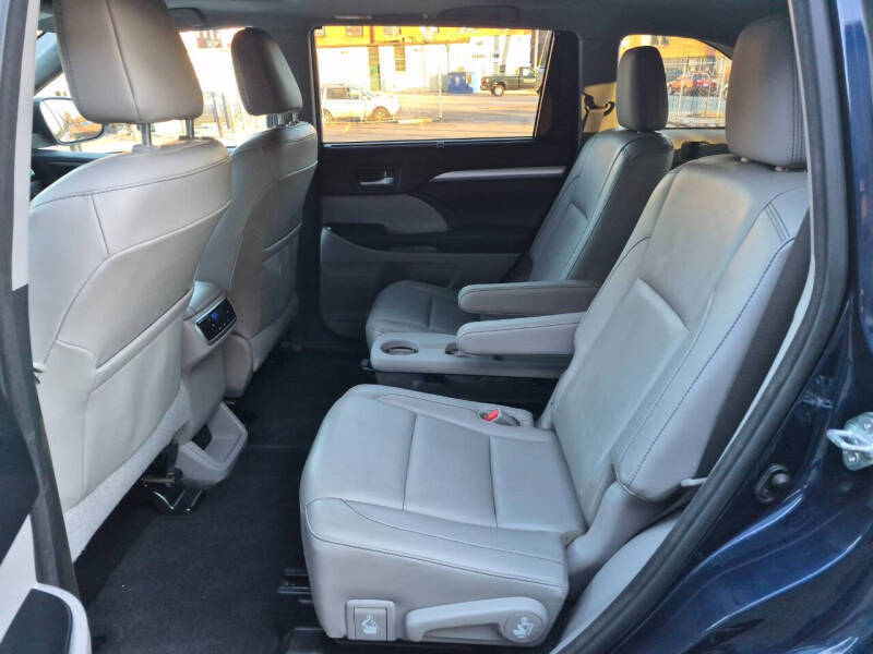 Image of 2015 Toyota Highlander XLE