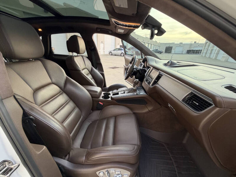 2016 Porsche Macan Turbo